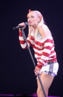 Gwen Stefani Longsleeve T-shirt #1245082