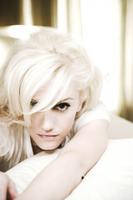 Gwen Stefani Longsleeve T-shirt #2116929