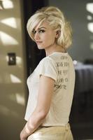 Gwen Stefani Longsleeve T-shirt #2116932