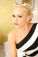 Gwen Stefani Longsleeve T-shirt #2143351