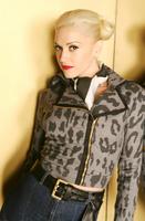 Gwen Stefani Longsleeve T-shirt #2143367