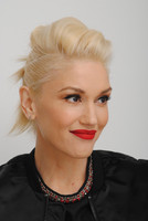 Gwen Stefani Longsleeve T-shirt #2464566