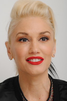 Gwen Stefani Longsleeve T-shirt #2464568