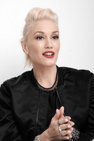 Gwen Stefani Longsleeve T-shirt #2464573