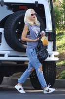 Gwen Stefani Longsleeve T-shirt #2812528