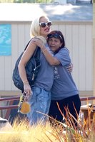Gwen Stefani Longsleeve T-shirt #2812548