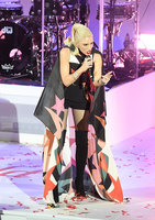 Gwen Stefani Longsleeve T-shirt #2921283