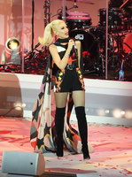 Gwen Stefani Longsleeve T-shirt #2921285