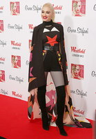 Gwen Stefani Longsleeve T-shirt #2921295