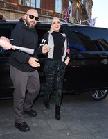 Gwen Stefani Longsleeve T-shirt #2921327