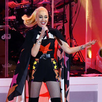 Gwen Stefani Longsleeve T-shirt #2921334