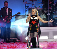 Gwen Stefani Longsleeve T-shirt #2921346