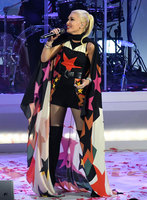Gwen Stefani Longsleeve T-shirt #2921426