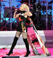 Gwen Stefani Longsleeve T-shirt #2921481