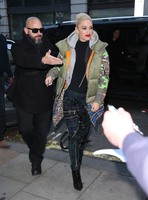 Gwen Stefani Longsleeve T-shirt #2921484