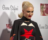 Gwen Stefani Longsleeve T-shirt #2921550