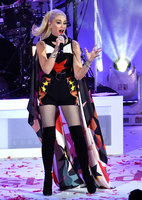 Gwen Stefani Longsleeve T-shirt #2921572