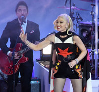 Gwen Stefani Longsleeve T-shirt #2921588