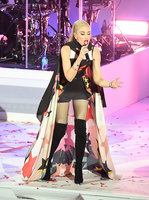 Gwen Stefani Longsleeve T-shirt #2921592