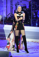 Gwen Stefani Longsleeve T-shirt #2921594