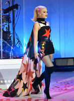 Gwen Stefani Longsleeve T-shirt #2921596