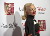 Gwen Stefani Longsleeve T-shirt #2921606