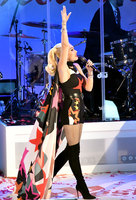 Gwen Stefani Longsleeve T-shirt #2921634