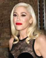 Gwen Stefani Longsleeve T-shirt #2921641