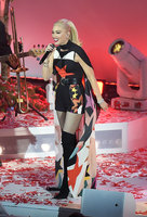 Gwen Stefani Longsleeve T-shirt #2921691