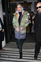 Gwen Stefani Longsleeve T-shirt #2921692