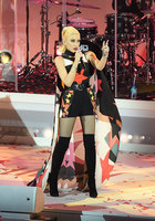 Gwen Stefani Longsleeve T-shirt #2921767