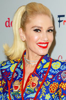 Gwen Stefani Longsleeve T-shirt #2953412