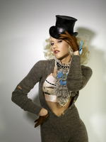 Gwen Stefani Longsleeve T-shirt #3283215
