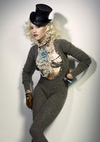 Gwen Stefani Longsleeve T-shirt #3283217