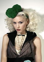 Gwen Stefani Longsleeve T-shirt #3283238