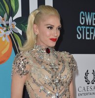 Gwen Stefani Longsleeve T-shirt #3736185