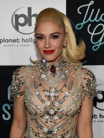 Gwen Stefani Longsleeve T-shirt #3736208