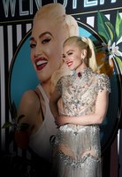 Gwen Stefani Longsleeve T-shirt #3736210