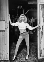 Hailey Baldwin Longsleeve T-shirt #2699275