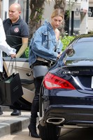 Hailey Baldwin Longsleeve T-shirt #2702869