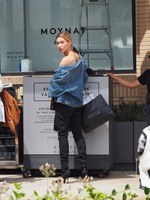 Hailey Baldwin Longsleeve T-shirt #2702871
