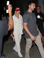 Hailey Baldwin Longsleeve T-shirt #2805769