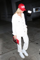 Hailey Baldwin Longsleeve T-shirt #2805774