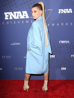 Hailey Baldwin longsleeve t-shirt #2915507