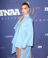 Hailey Baldwin Longsleeve T-shirt #2915597