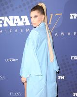 Hailey Baldwin Longsleeve T-shirt #2915605