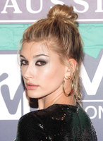 Hailey Baldwin Longsleeve T-shirt #2915673