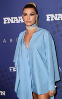 Hailey Baldwin Longsleeve T-shirt #2915686