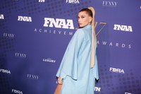 Hailey Baldwin Longsleeve T-shirt #2915693