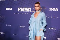 Hailey Baldwin Sweatshirt #2915708